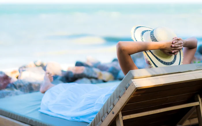 Vacanță pe litoral. Sursa: Freepik.com