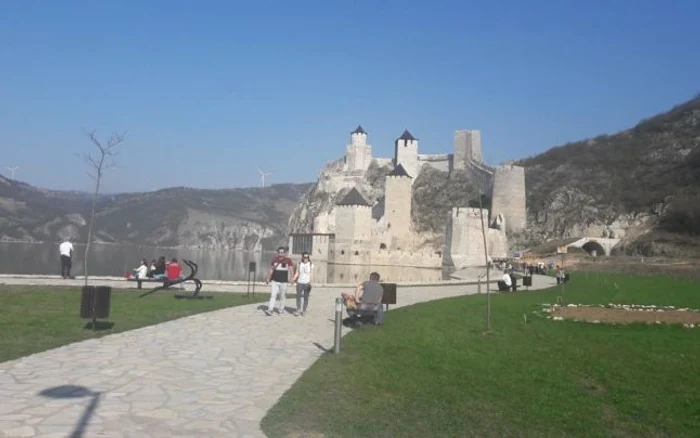 Cetatea de pe malul Dunării