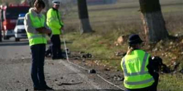 Trupul neînsufleţit al bărbatului a fost găsit pe marginea drumului foto arhivă