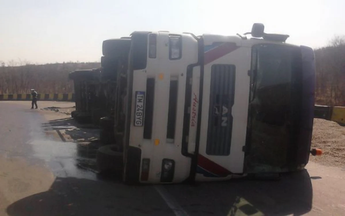 Autotrenul a f[cut balans din cauya vitezei şi s-a răsturnat FOTO Arhivă