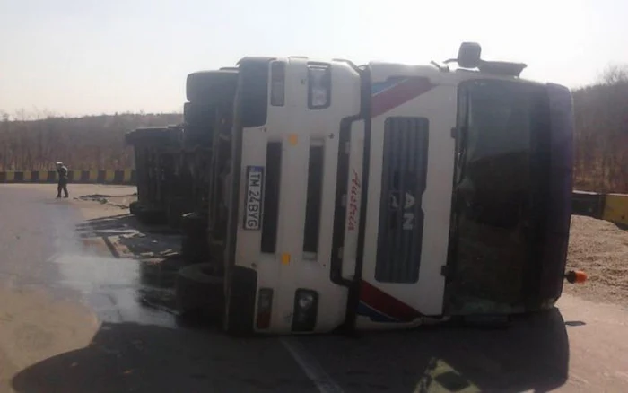 Autotrenul a f[cut balans din cauya vitezei şi s-a răsturnat FOTO Arhivă