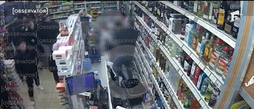 Un magazin din Londra a fost devastat în mai puțin de 30 de secunde de un grup de români. FOTO: Observator