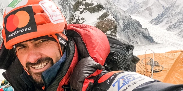 Iarna, la 6100m, pe K2, Pakistan foto Alex Găvan jpg
