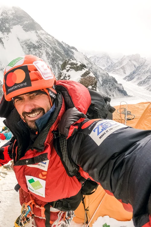 Alex Găvan la 6.100 metri, pe K2, Pakistan. Foto: arhiva personală