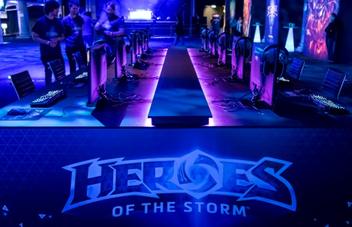 La lansarea Heroes of the Storm, gamerii au avut standuri pregătite.