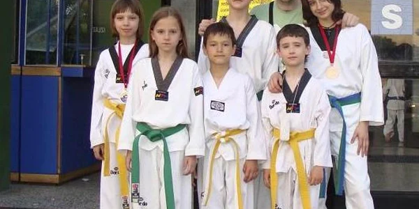 Cele două sportive sunt legitimate la Clubul Total Taekwondo Botoşani