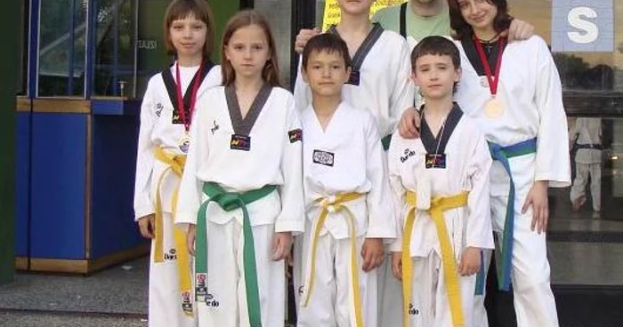 Cele două sportive sunt legitimate la Clubul Total Taekwondo Botoşani