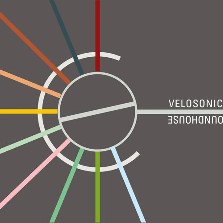 „Învăţăm să ne jucăm cu energia pe scenă“ – interviu cu trupa Velosonics jpeg