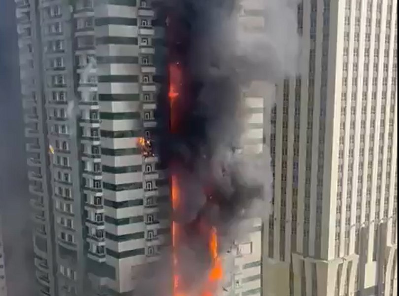 Zgârie nori din Dubai, în flăcări. Peste 3.800 de persoane au fost evacuate din blocul de 67 de etaje