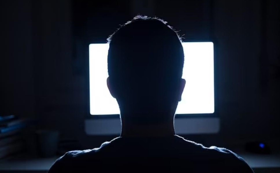 Un băiat de 12 ani, care a spus că „nu există persoane non-binare”, e suspectat de extremism. Ce alte afirmaţii „periculoase” a mai făcut el