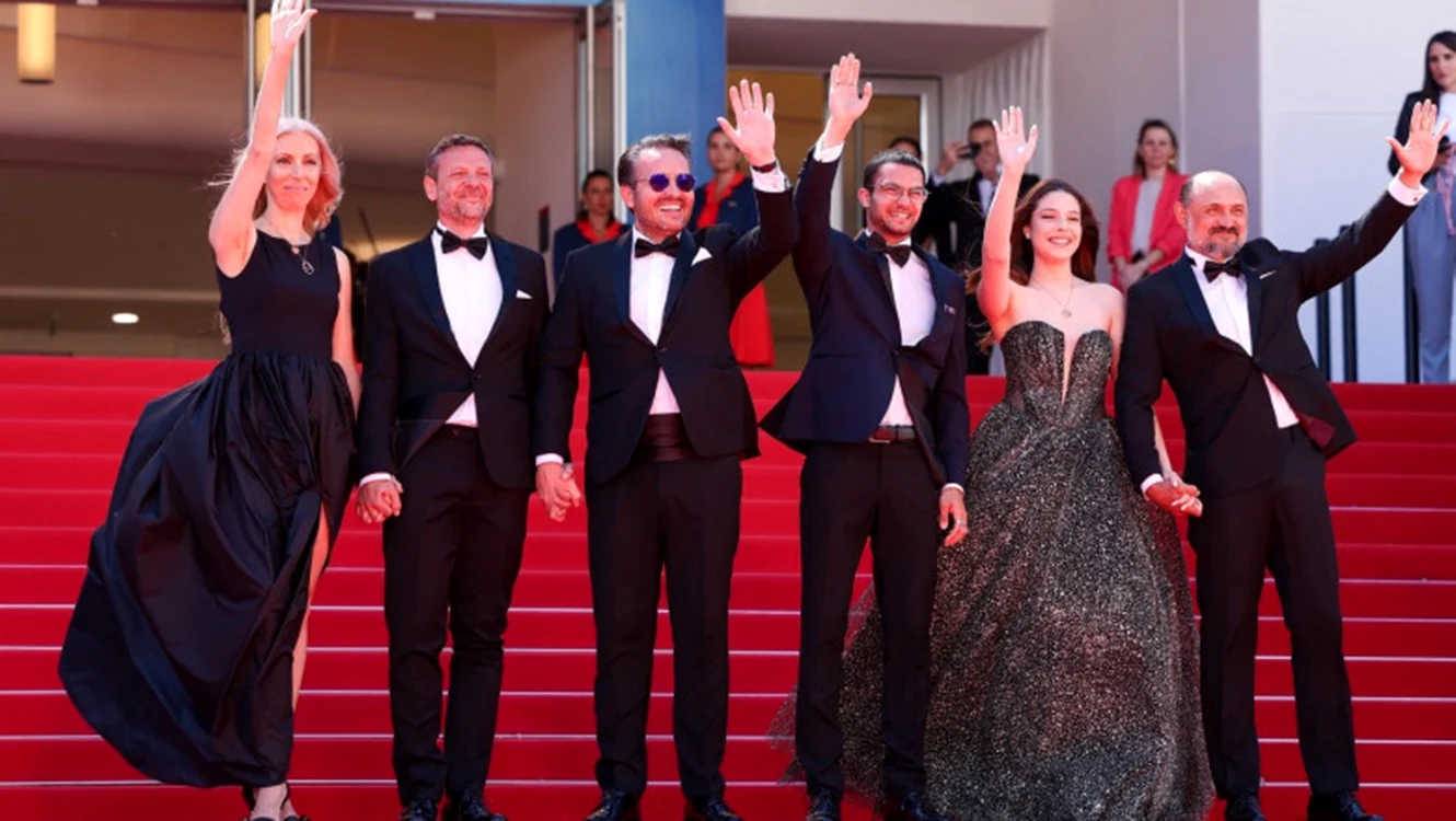 Echipa filmului „Trei kilometri până la capătul lumii”. Sursă foto: Profimedia
