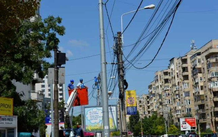 Ploieştiul a devenit o „pădure“ de stâlpi după demararea lucrărilor la liniile de tramvai. FOTO Dana Mihai