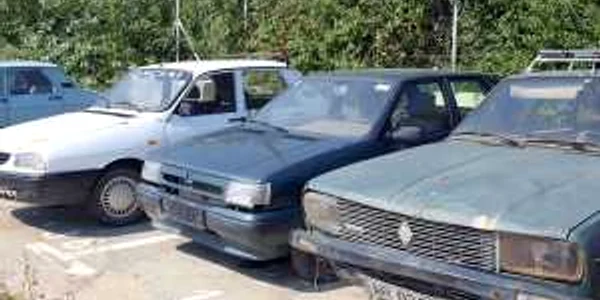 Maşinile abandonate sunt duse la depozit și abia după o perioadă se scot la vânzare 