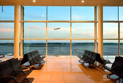 Părinții și au abandonat copilul într un aeroport spaniol jpg