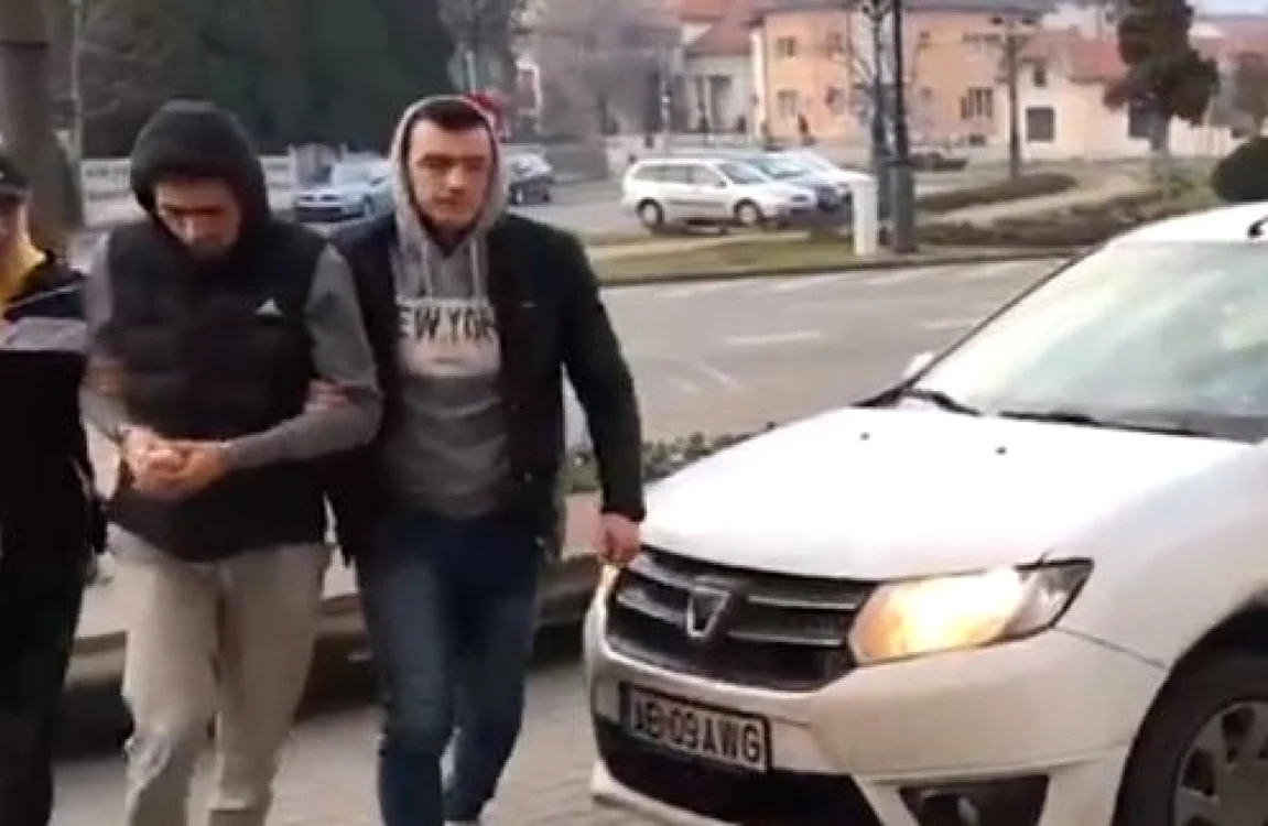 Unul dintre cei doi hoti la momentul retinerii, in decembrie 2019