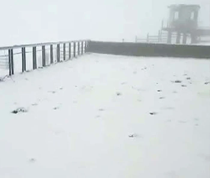 Pe Valea Prahovei s-a depus strat subţire de zăpadă