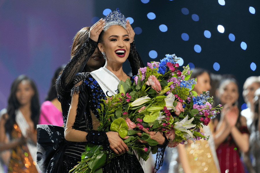 R'Bonney Gabriel din SUA a câştigat concursul Miss Univers: „Vârsta nu ne defineşte” FOTO VIDEO