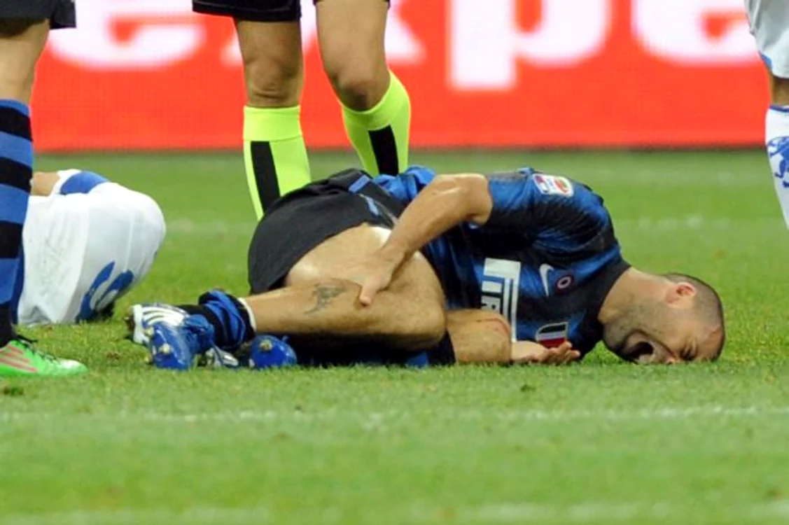 Samuel şi-a făcut praf genunchiul (foto: AFP)