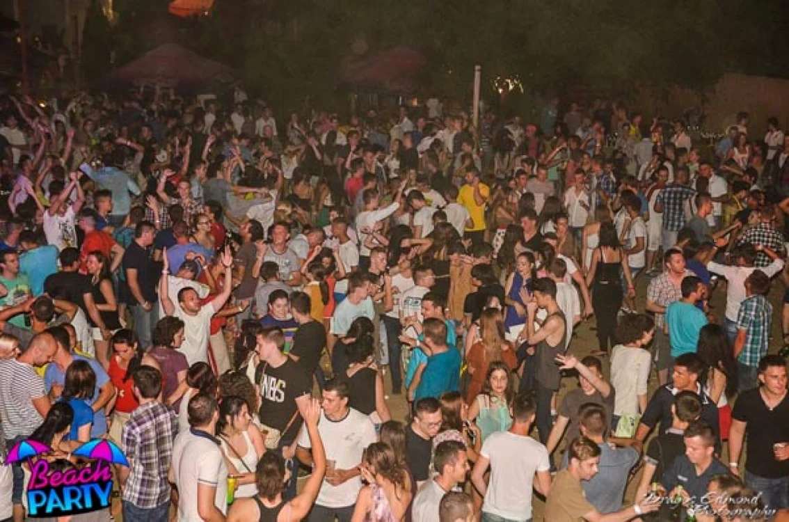 În acest weekend are loc marea deschidere la Beach Party          FOTO  Beach Party