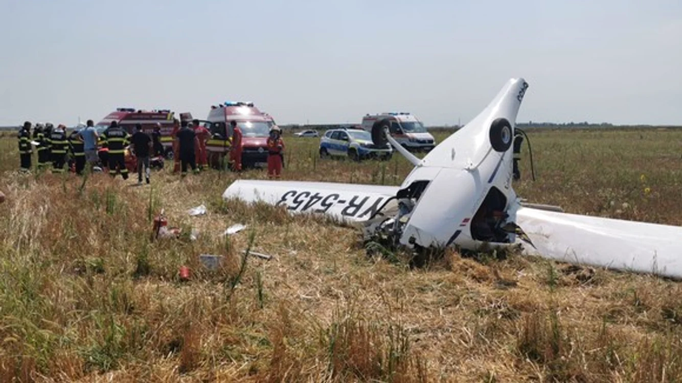 
    Una dintre victime, transportată la Spitalul Floreasca cu elicopterul SMURDSursa foto: ISU  