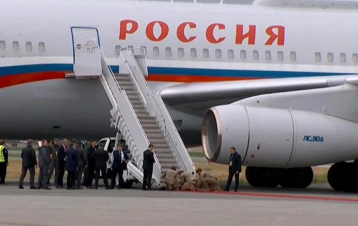 Soldaţii americani întind covorul roşu pentru Vladimir Putin. FOTO: X