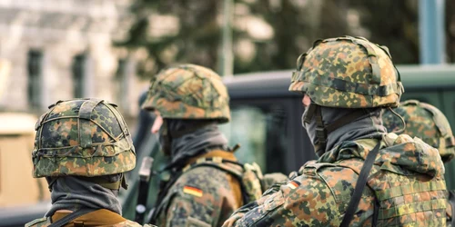 soldati germani în uniformă de camuflaj FOTO shutterstock jpg