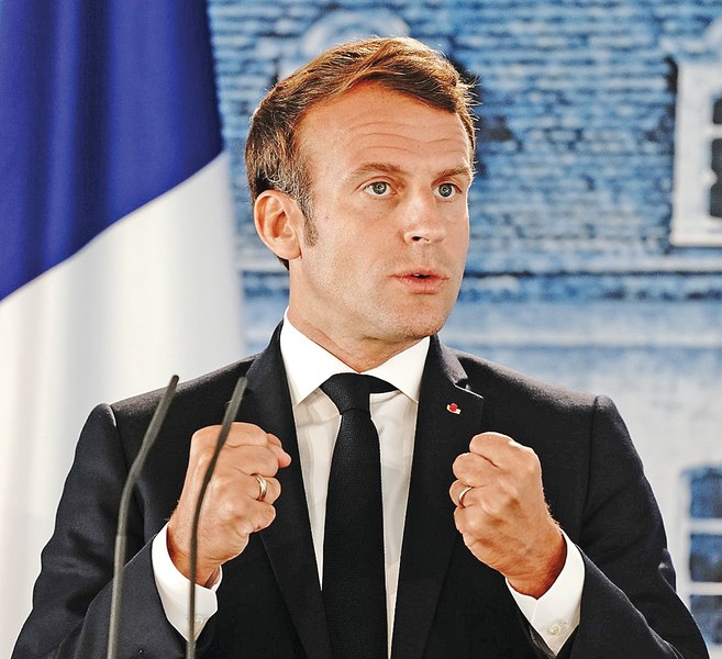 Președintele Macron acuză extrema dreaptă de „ambiguitate” faţă de Rusia şi că urmărește să scoată Franța din NATO