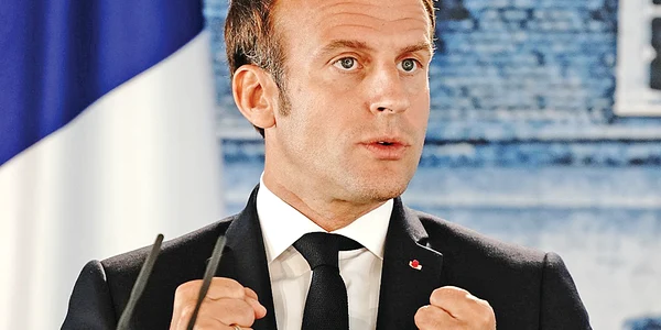 foto 2   macron jpg