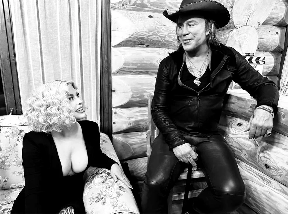 Loredana a recunoscut s-a îndrăgostit de Mickey Rourke atunci când l-a văzut în „Nine 1/2 Weeks"