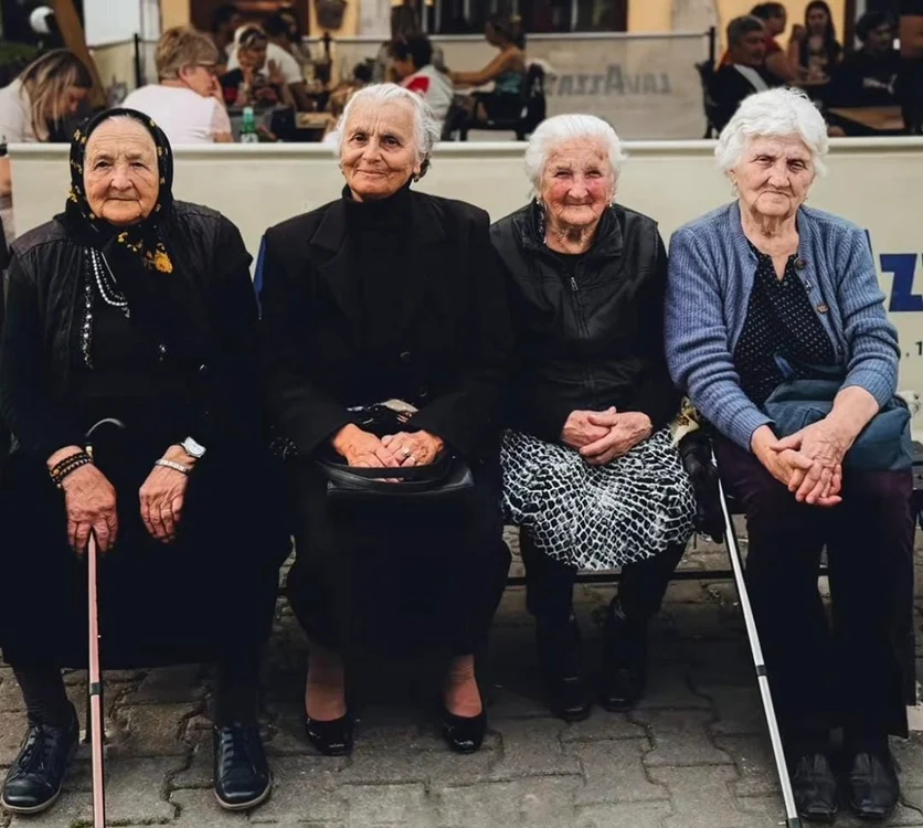 Bunicuțele fotografiate de Oana / foto: Captură TikTok