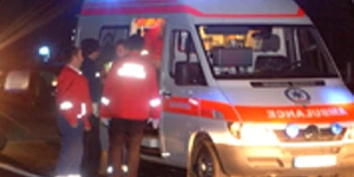 Cele două femei au fost luate de pe stradă cu Ambulanţă.