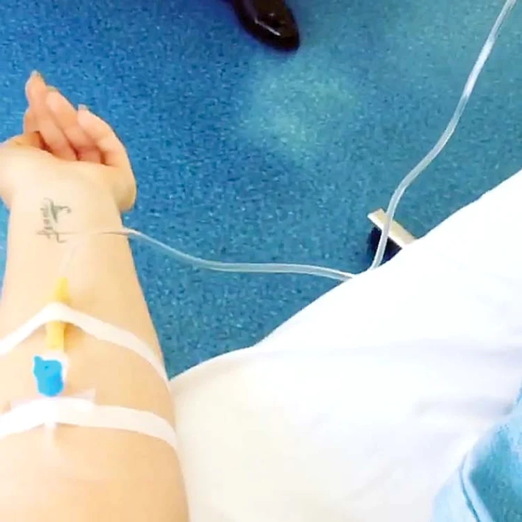 Luni, solista a ajuns  la spital, epuizată