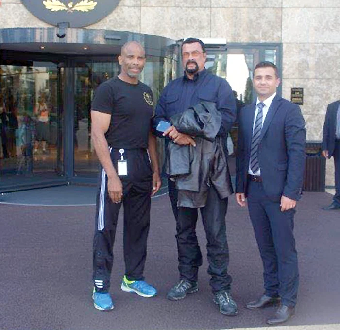 Terapeutul canadian Howard Dell s-a ocupat personal de Steven Segal