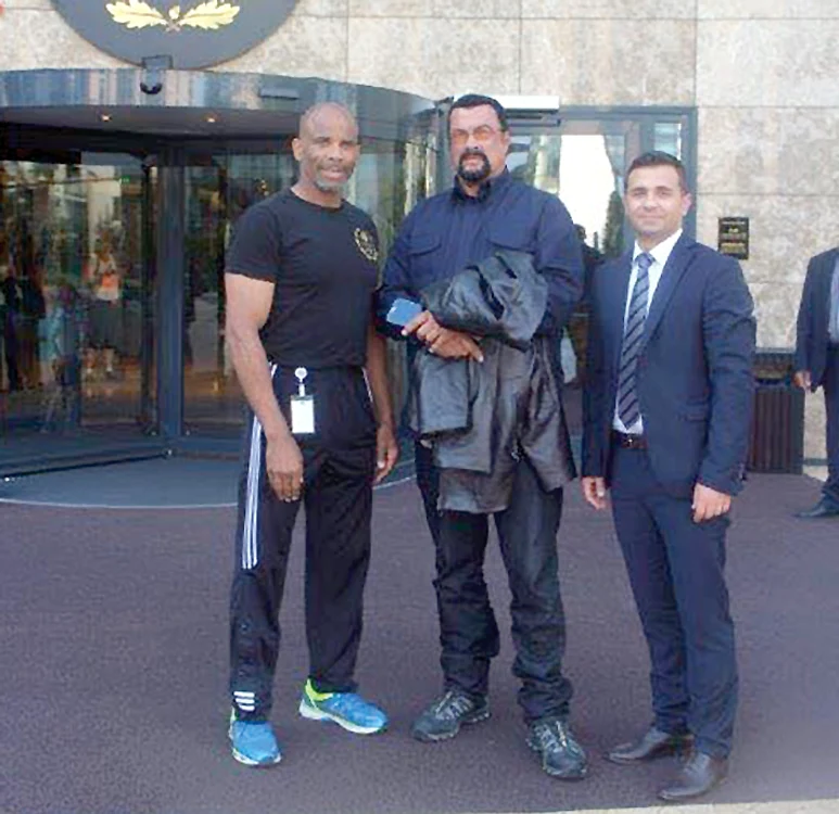 Terapeutul canadian Howard Dell s-a ocupat personal de Steven Segal