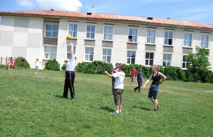 Unele şcoli din judeţ nu au apă potabilă sau toalete decente. FOTO: Arhivă