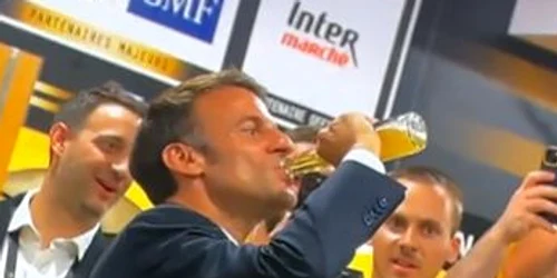 Macron cu bereaTwitter jpg