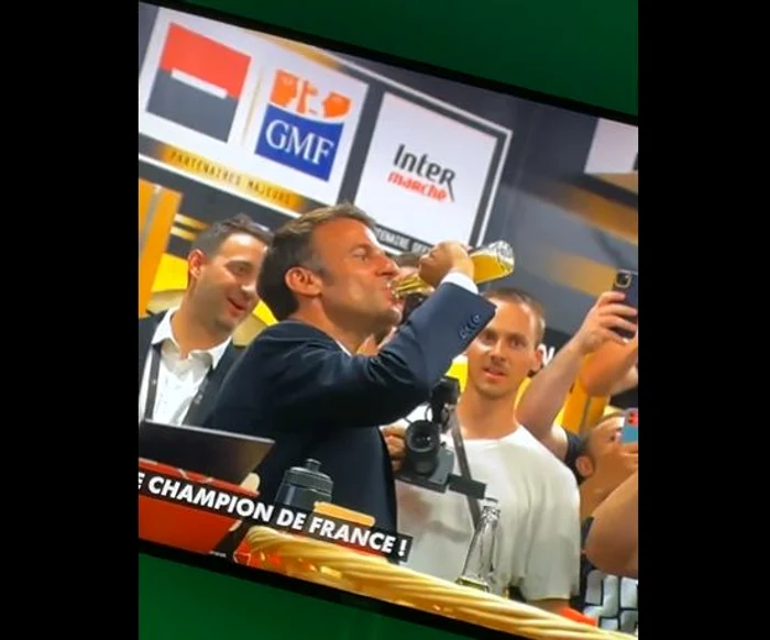 Macron a băut bere alături de campionii la rugby. FOTO captură video Twitter