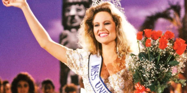 Angela Visser (Olanda), Miss Universe 1989, a participat în acelaşi ani şi la Miss World, dar nu a câştigat niciun premiu