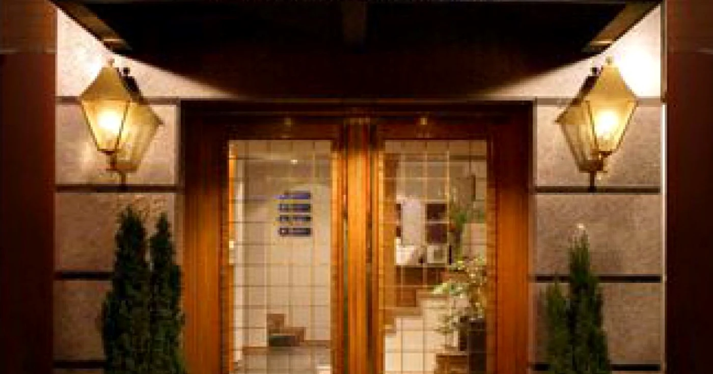 Persoanele cu domiciliul in judetul Dâmboviţa, care corespund cerintelor posturilor oferite, trebuie sa se adreseze Consilierului EURES din cadrul Agentiei Judetene pentru Ocuparea Fortei de Munca Dâmboviţa