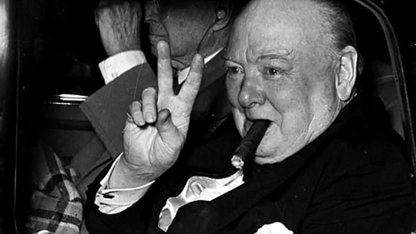 Proteză dentară a lui Winston Churchill a fost vândută la licitaţie jpeg