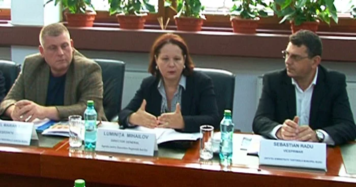 Luminiţa Mihailov (centru), director general al Agenţiei de ezvoltare Regională Sud-Est