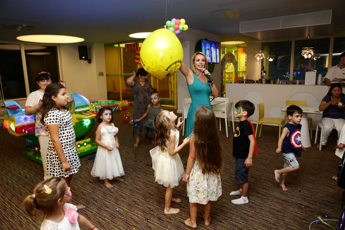 Cartinel s-a jucat cot la cot cu cei mici