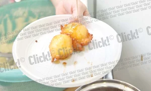 Constantin Zamfirescu  şi Mariana au făcut  echipă bună la gătit (Fotografii: Sever Gheorghe) jpeg