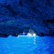 Grota Albastra de pe insula Capri FOTO Shutterstock