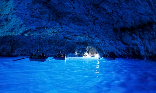 Grota Albastra de pe insula Capri FOTO Shutterstock