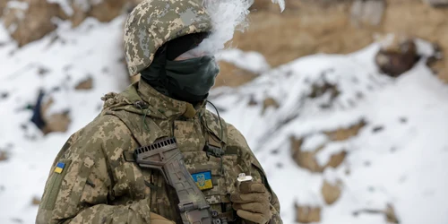 Voluntar al Batalionului Siberian la antrenamente în afara Kievului FOTO EPA-EFE