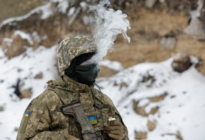 Voluntar al Batalionului Siberian la antrenamente în afara Kievului FOTO EPA-EFE