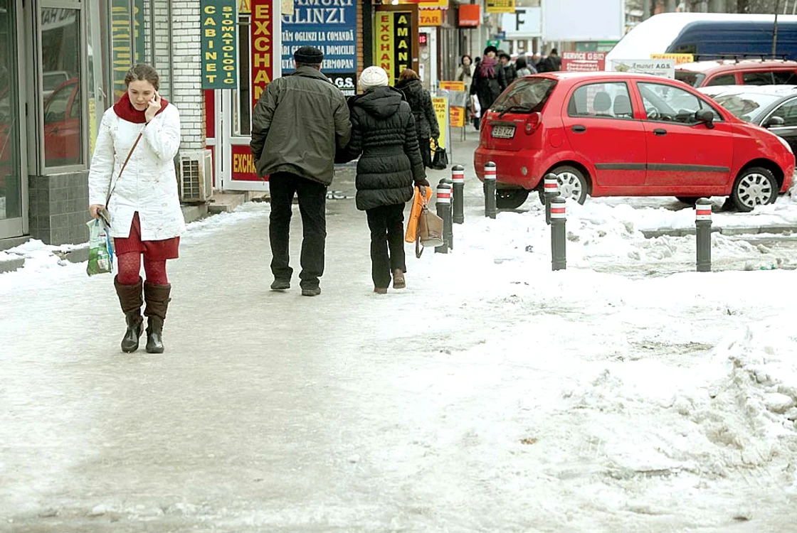 Calea Moşilor. Nici aici nu e curăţat,  deşi vorbim despre  o arteră importantă