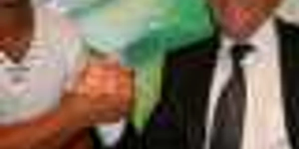 Bănel Nicoliţă, alături de unul dintre oficialii clubului francez