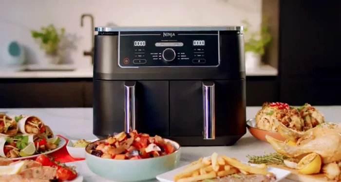 Friteuza cu aer cald air fryer Ninja Foodi DualZone AF400 Sursă Amazon.de